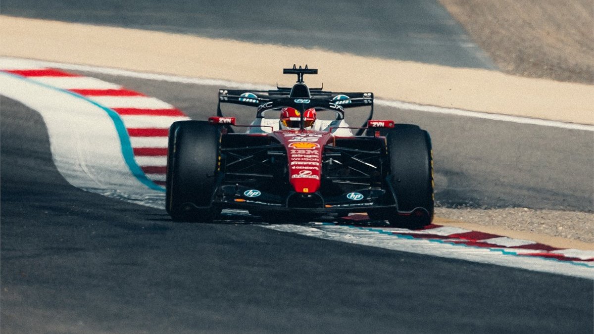 Charles Leclerc s Ferrari SF-26 na testech v Bahrajnu