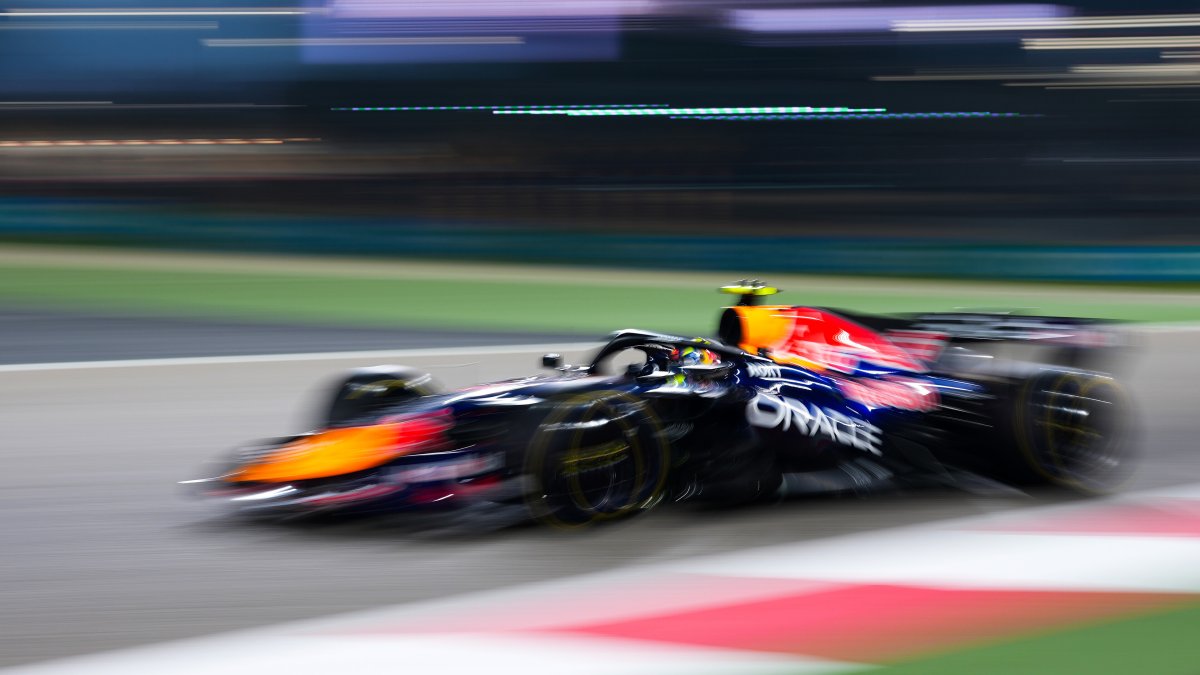 Isack Hadjar na testech v Bahrajnu