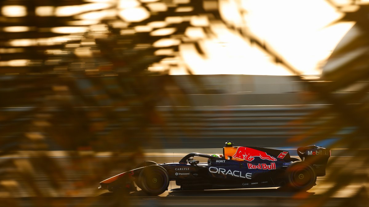 Isack Hadjar na testech v Bahrajnu