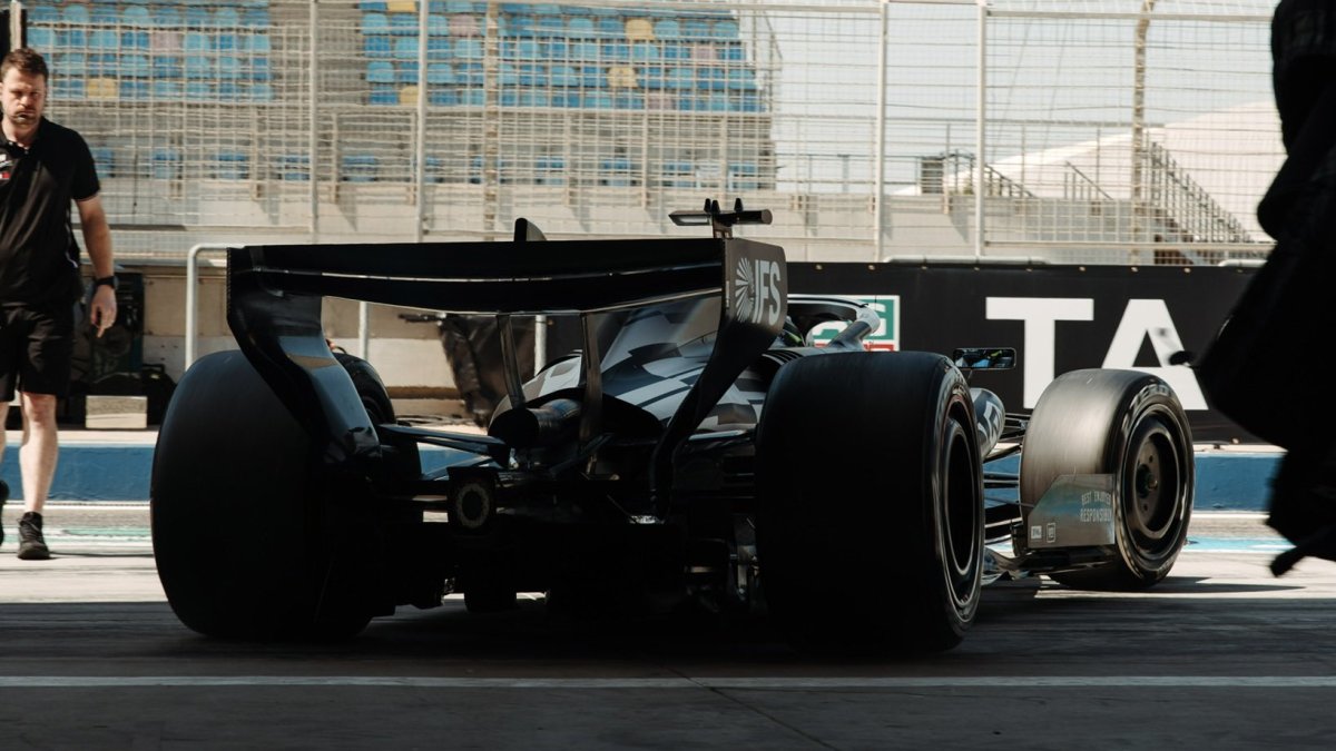 Cadillac během testů v Bahrajnu