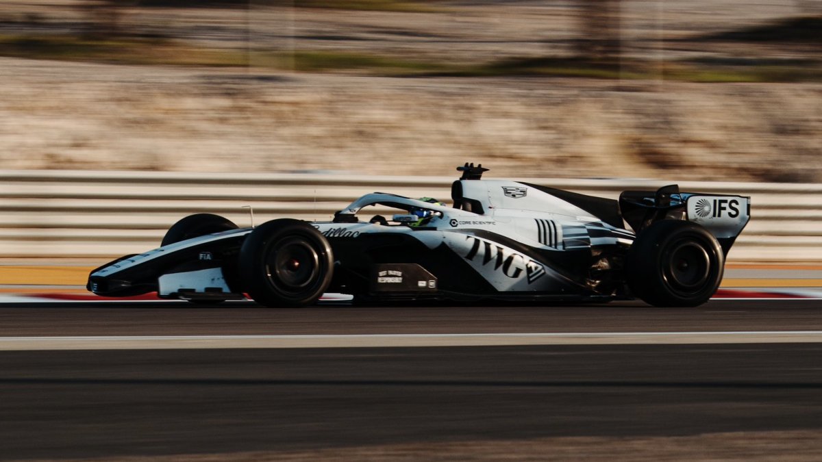 Cadillac během testů v Bahrajnu