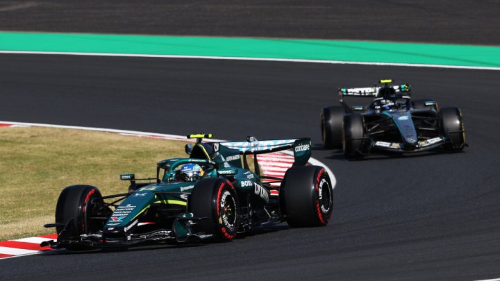 Fernando Alonso a George Russell