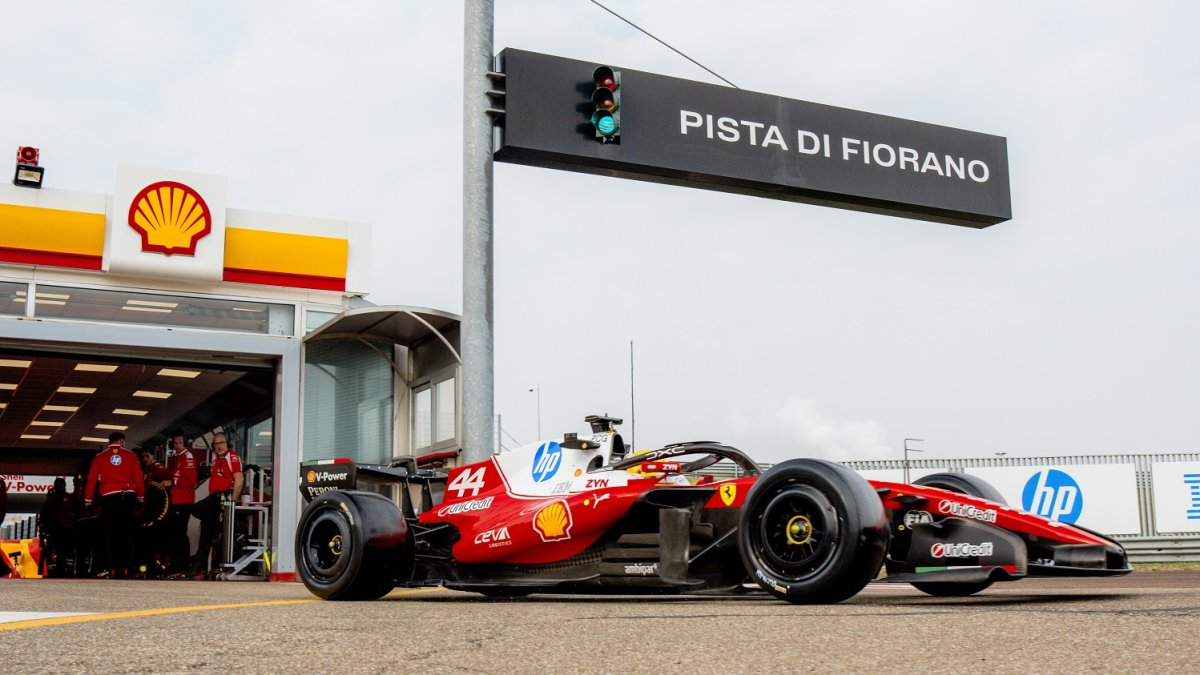 Lewis Hamilton během testu pneumatik v Maranellu