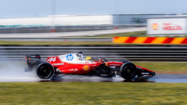 Lewis Hamilton během testu pneumatik v Maranellu