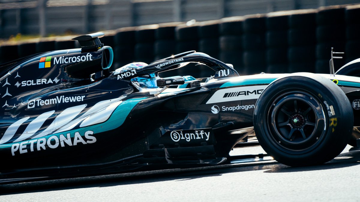 George Russell během testů Pirelli