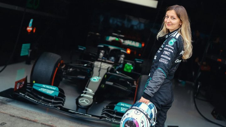 Doriane Pin absolvovala první test F1 s Mercedesem z roku 2021