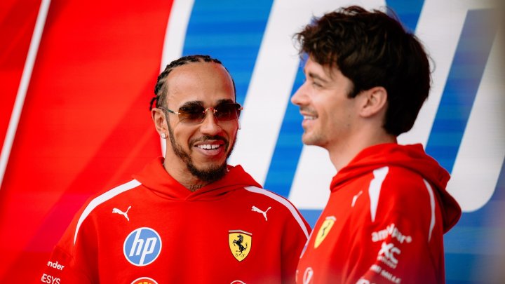 Lewis Hamilton a Charles Leclerc