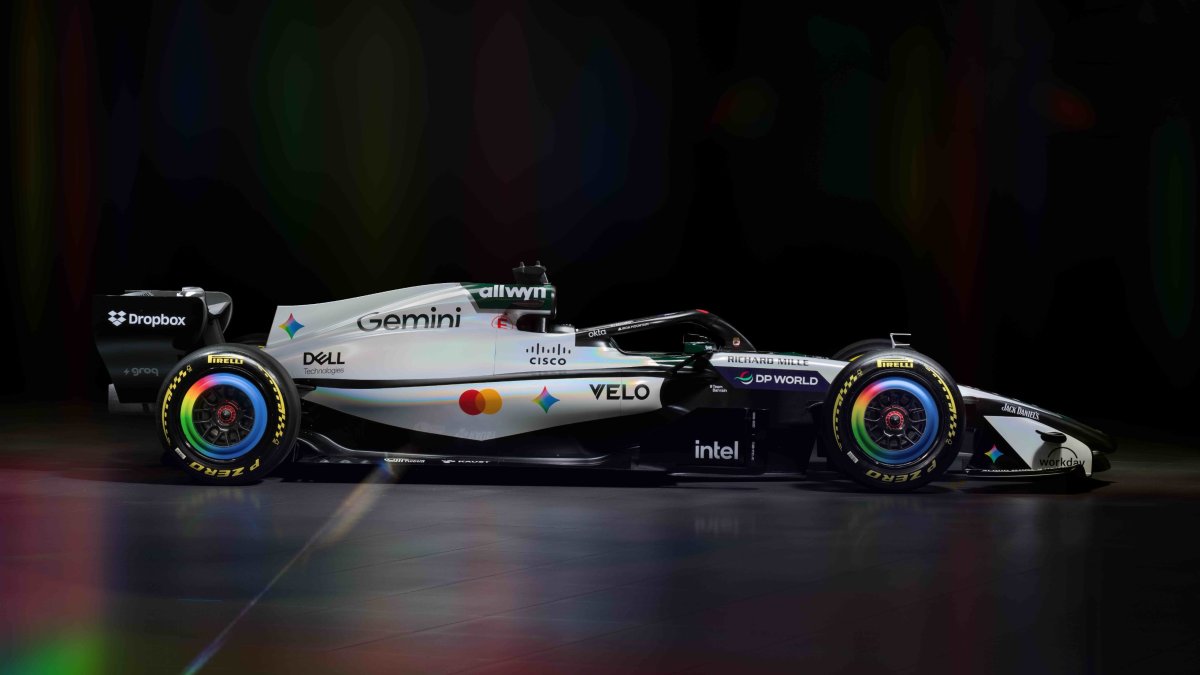 Speciální lakování Mclarenu MCL40 pro GP Británie