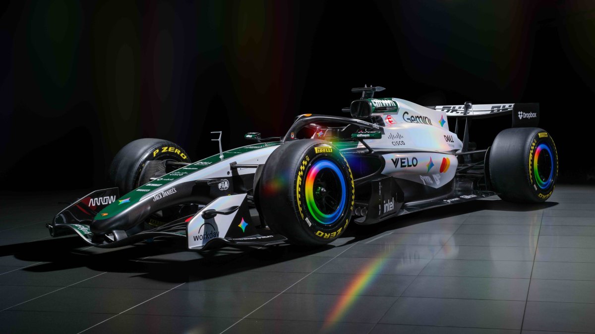 Speciální lakování Mclarenu MCL40 pro GP Británie